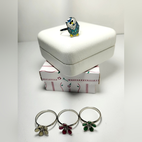 🕳️ Three Flower Ring - With Owl - Picture 11 of 14